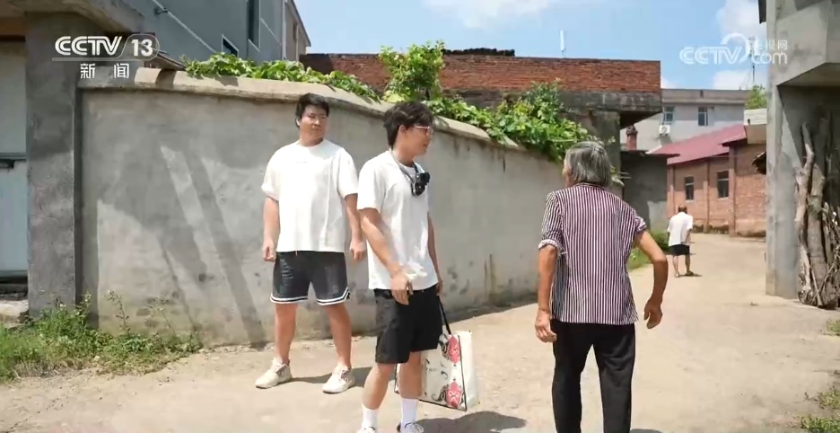 “修”行路上|暑假自驾下乡 两名学生免费给大爷大妈修家电 “修”行路上|暑假自驾下乡 两名学生免费给大爷大妈修家电