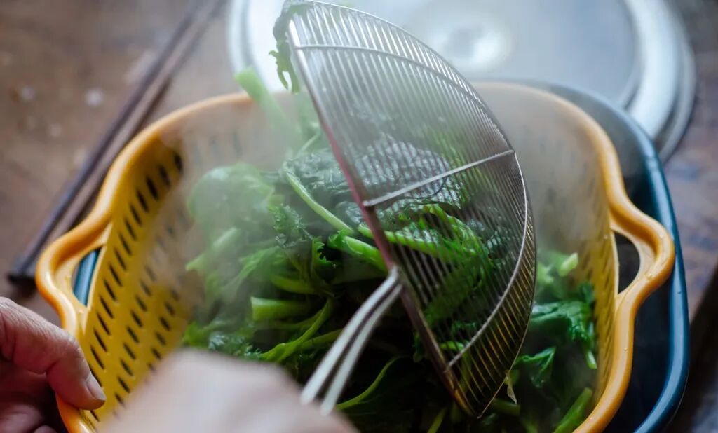 焯水不是简单煮一下!这6类必须焯水的食物,你可能一直都没焯对 焯水不是简单煮一下!这6类必须焯水的食物,你可能一直都没焯对