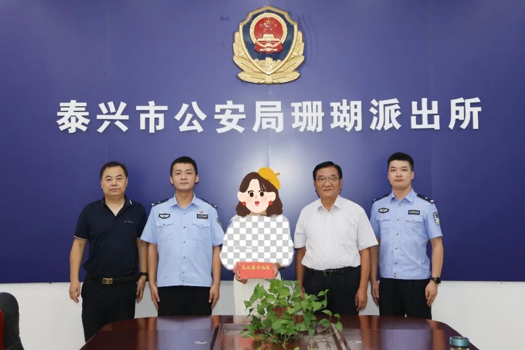 “有人在这装摄像头,不对劲!” “有人在这装摄像头,不对劲!”