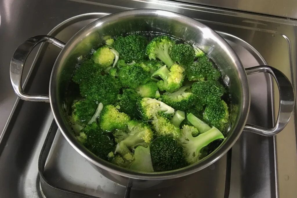 焯水不是简单煮一下!这6类必须焯水的食物,你可能一直都没焯对 焯水不是简单煮一下!这6类必须焯水的食物,你可能一直都没焯对