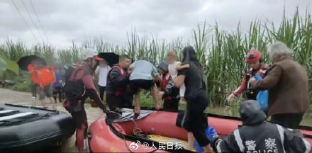 80艘救援舟艇赶赴广西灾区