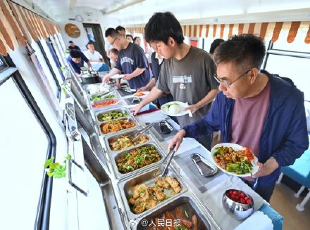 这趟列车可以吃自助餐了 这趟列车可以吃自助餐了