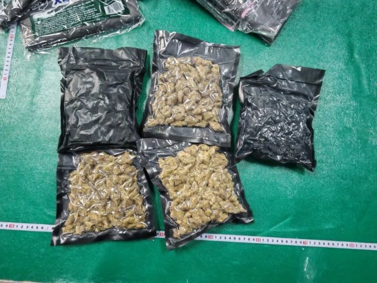 广州海关在广州白云机场空港口岸查获毒品大麻,重496.76克 广州海关在广州白云机场空港口岸查获毒品大麻,重496.76克