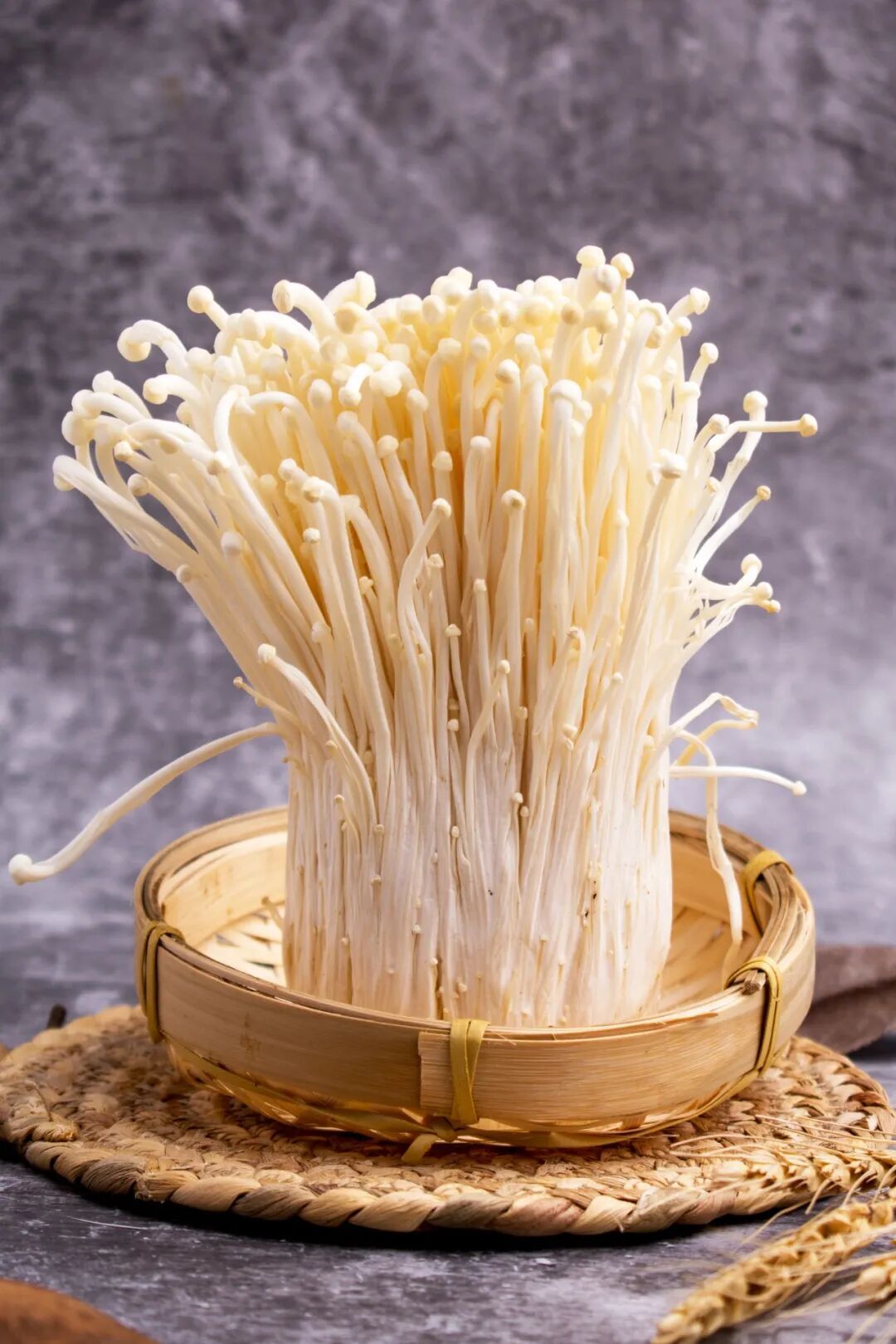 “甲醛白菜”流向仍在追溯，多地市监局回应！菜市场4种菜暗藏甲醛，教你识别→