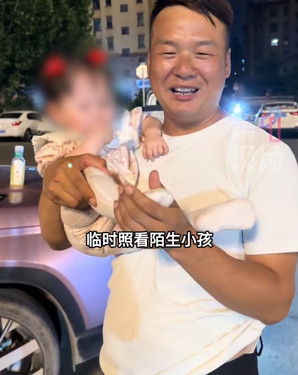 路边买哈密瓜竟把女儿忘了，摊主暖心照看喊话：“不来接，我就留下了哈！”