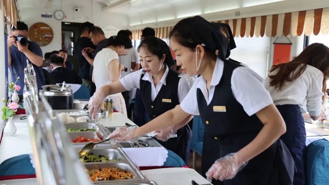 济南与深圳间开行的火车上，能吃自助餐了
