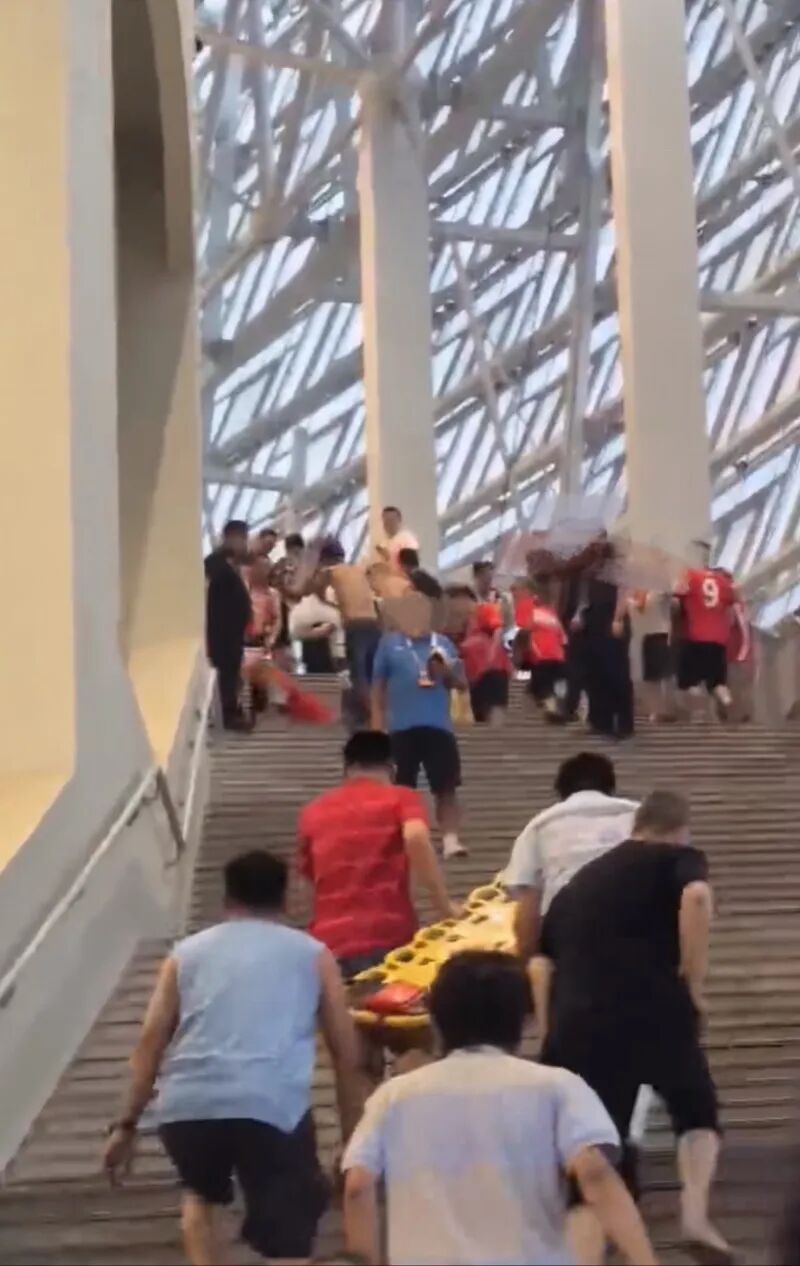 中超足球比赛开赛前突发意外！一观众不幸离世，成都蓉城俱乐部披露详情