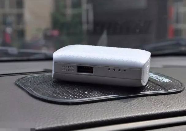 男子乘车时,车内突发爆燃!火焰瞬间上身,紧急提醒:深圳很多人都有,高温天易发 男子乘车时,车内突发爆燃!火焰瞬间上身,紧急提醒:深圳很多人都有,高温天易发
