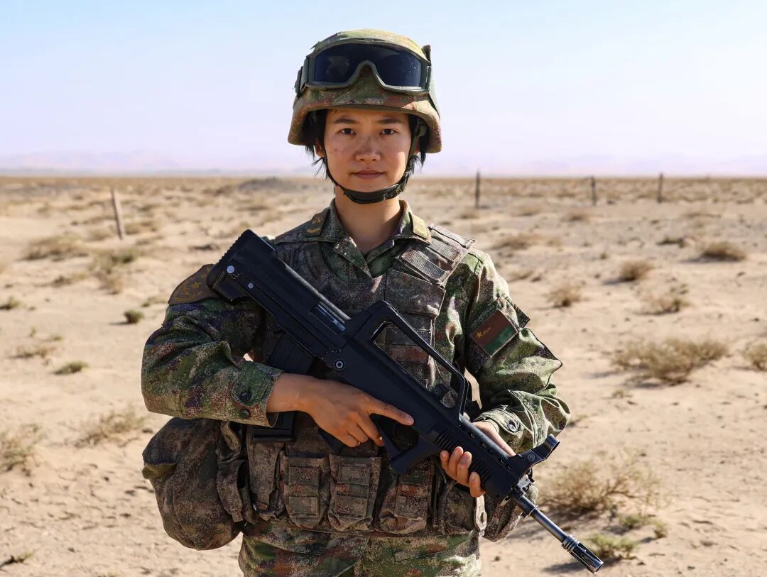 全场唯一女兵,拿下第一! 全场唯一女兵,拿下第一!