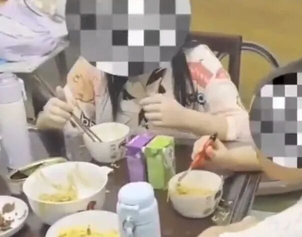 “警察叔叔我们晚上没饭吃，好饿 ”，民警化身“厨师”上门做饭