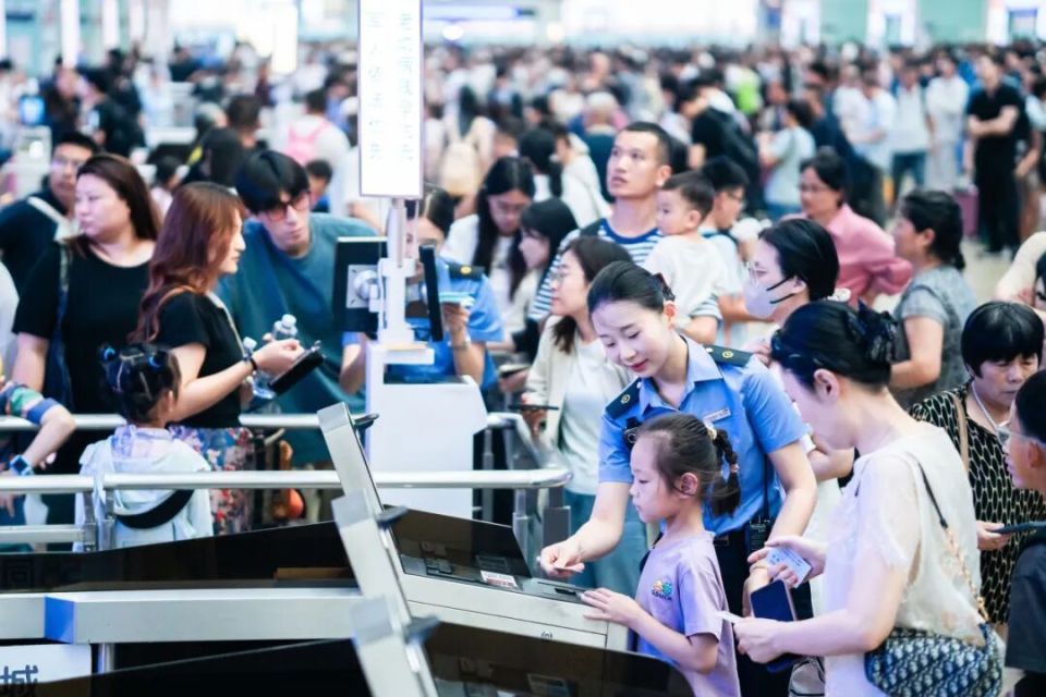 儿童是否能单独乘火车出行？现在铁路部门是否能提供列车儿童托管服务？铁路官方解答