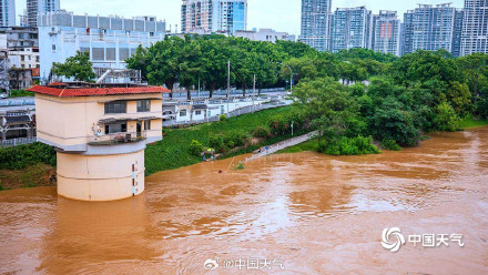 郁江南宁段水位上涨 旅游码头和亲水步道被淹 郁江南宁段水位上涨 旅游码头和亲水步道被淹