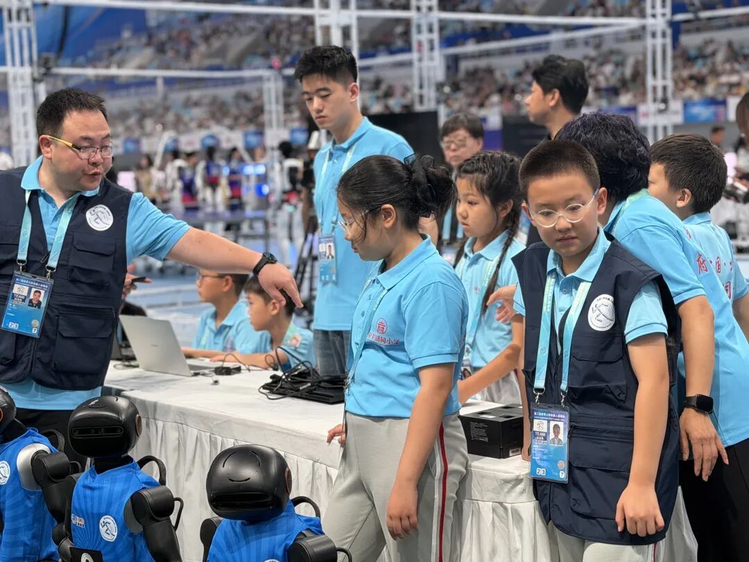 平均11岁,他们哭着约好明年再来—— 平均11岁,他们哭着约好明年再来——