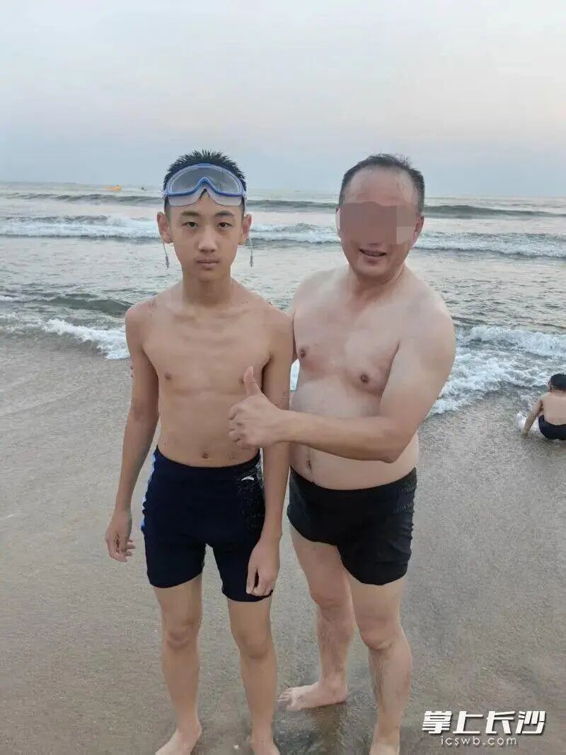 14岁男孩在海中救下一家三口,被认定见义勇为 14岁男孩在海中救下一家三口,被认定见义勇为