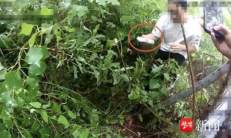 男子携3万现金在田边等“接头人”?民警及时到场成功止损 男子携3万现金在田边等“接头人”?民警及时到场成功止损