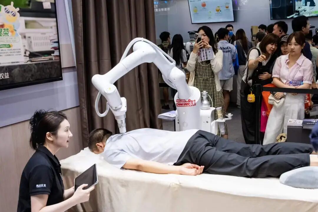 从“全能”到单项工具:机器人商业化开始“做减法” 从“全能”到单项工具:机器人商业化开始“做减法”