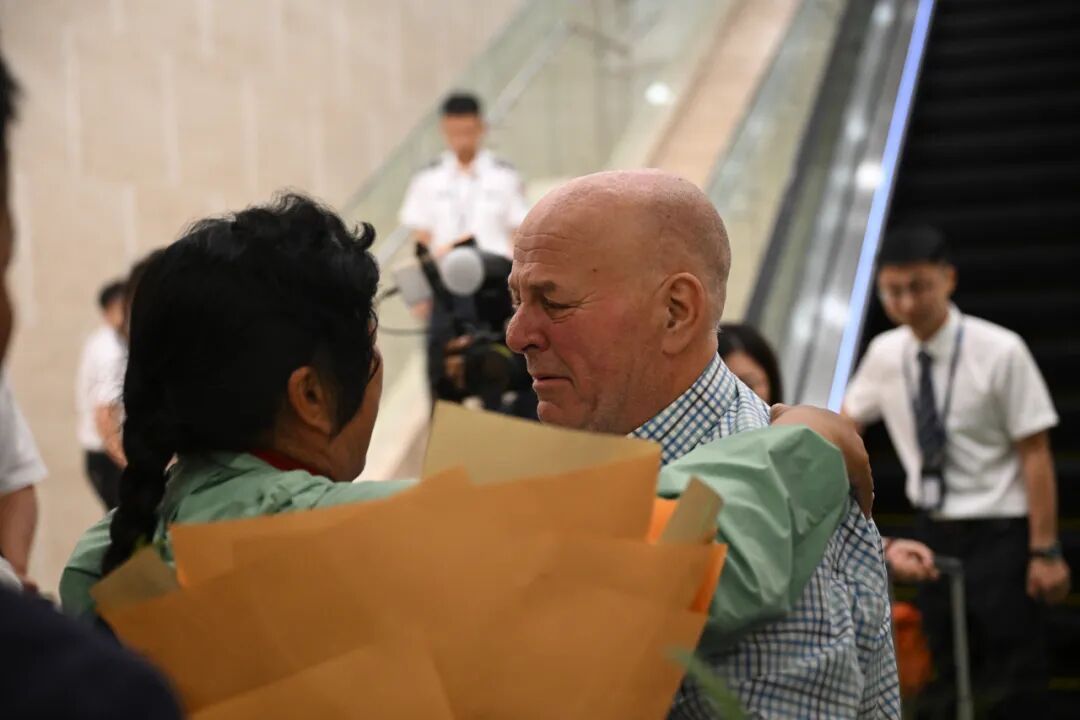 全网牵挂的重逢!殷玉珍见到了“赛考斯” 全网牵挂的重逢!殷玉珍见到了“赛考斯”