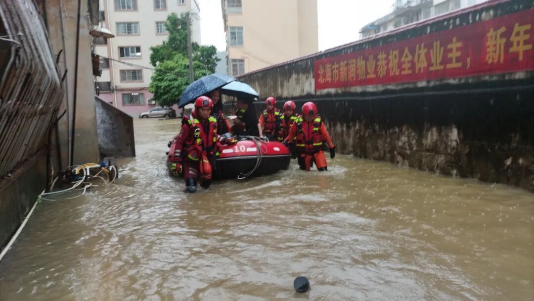 台风“紫檀”来袭,广西消防“汛”速出击! 台风“紫檀”来袭,广西消防“汛”速出击!