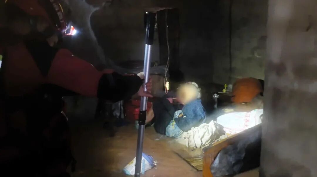 揪心!102岁老人被洪水围困数日,消防员赶到时发现水位已与床面齐平…… 揪心!102岁老人被洪水围困数日,消防员赶到时发现水位已与床面齐平……
