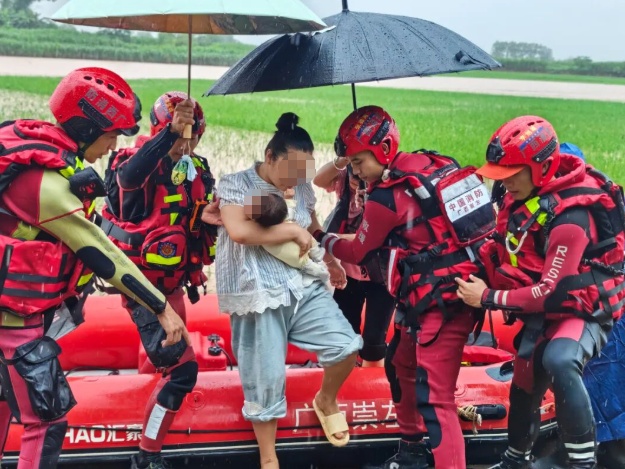 台风“紫檀”来袭,广西消防“汛”速出击! 台风“紫檀”来袭,广西消防“汛”速出击!