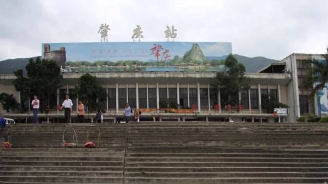 24年，他终于把这声“谢谢”送到了派出所