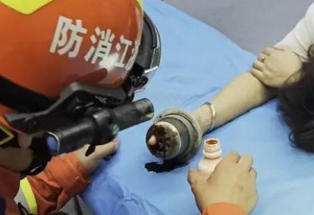 厨房里的这个小洞，千万别用手指去试探！已有人“中招”