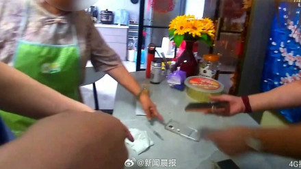 五分钟狂奔两公里，上海民警为七旬独居老人挽损130余万元