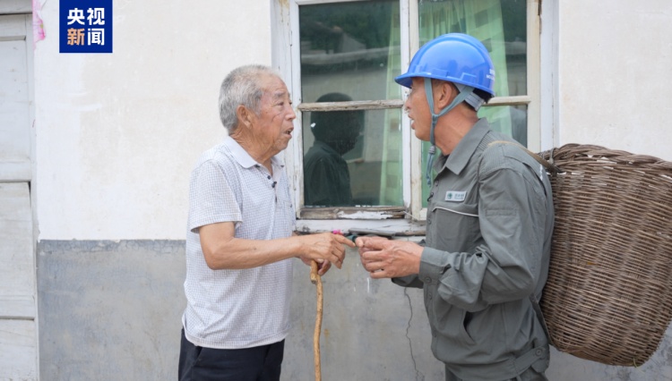 太行山“背篓哥”:36年无偿跑腿 只为那一份托付 太行山“背篓哥”:36年无偿跑腿 只为那一份托付