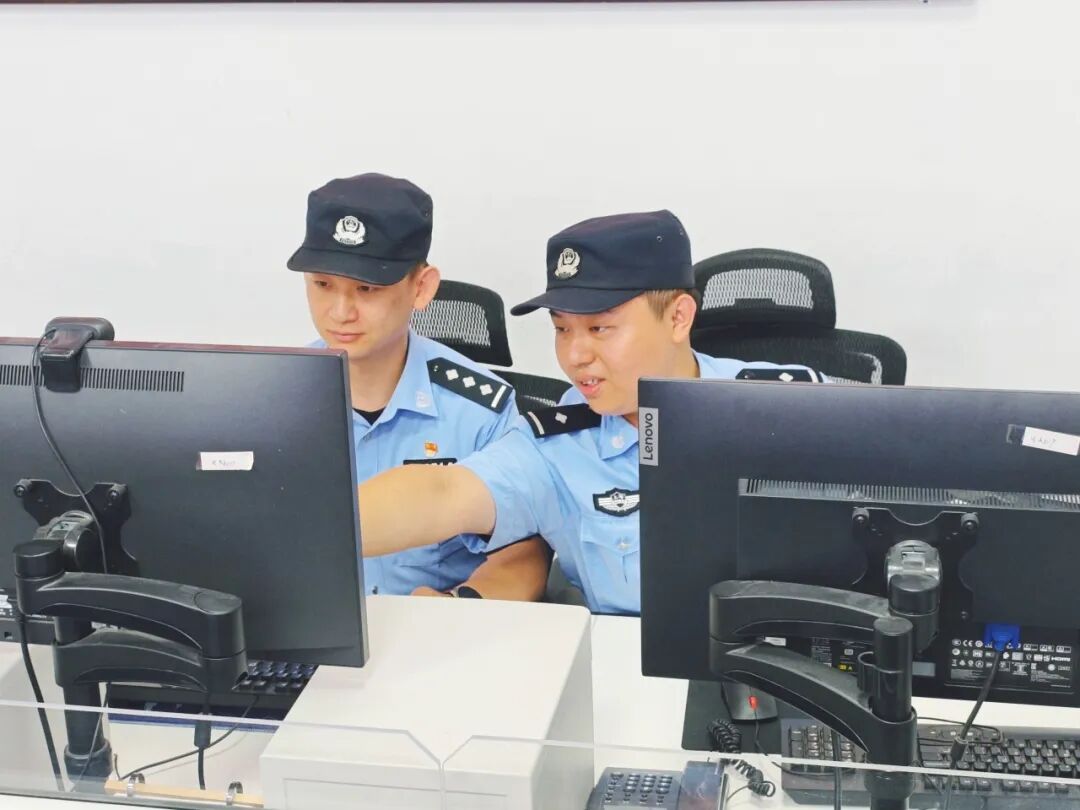 130余万元保住了!民警一路狂奔为民拦下钱款! 130余万元保住了!民警一路狂奔为民拦下钱款!