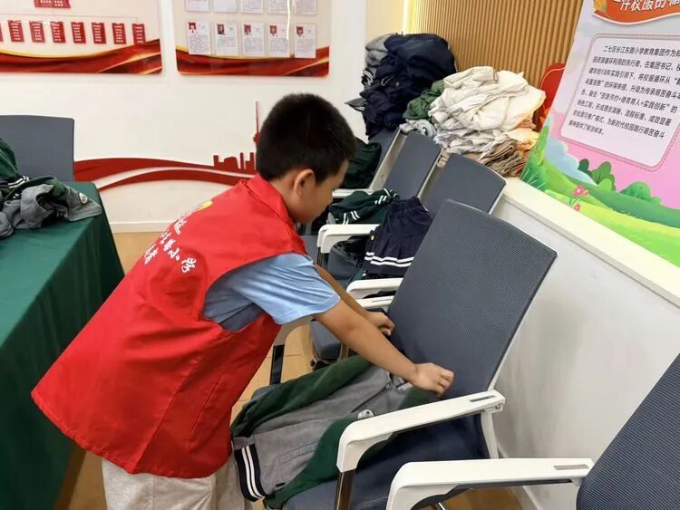 这所学校免费发校服！网友：建议全国推广