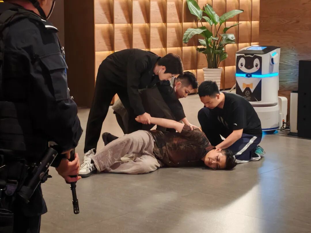 火爆网络的“无限流”禁毒短剧，是如何手搓出来的？