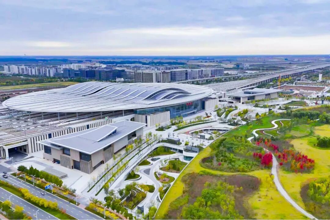 高铁列车驶过这里,窗外风景那么美! 高铁列车驶过这里,窗外风景那么美!