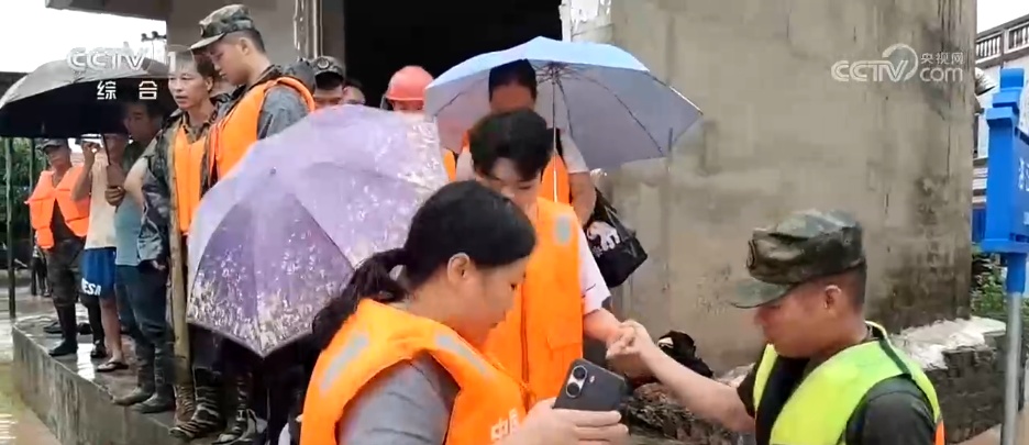 直击防汛一线:多台风来势汹汹 各方力量协同联动保安全保畅通保民生 直击防汛一线:多台风来势汹汹 各方力量协同联动保安全保畅通保民生