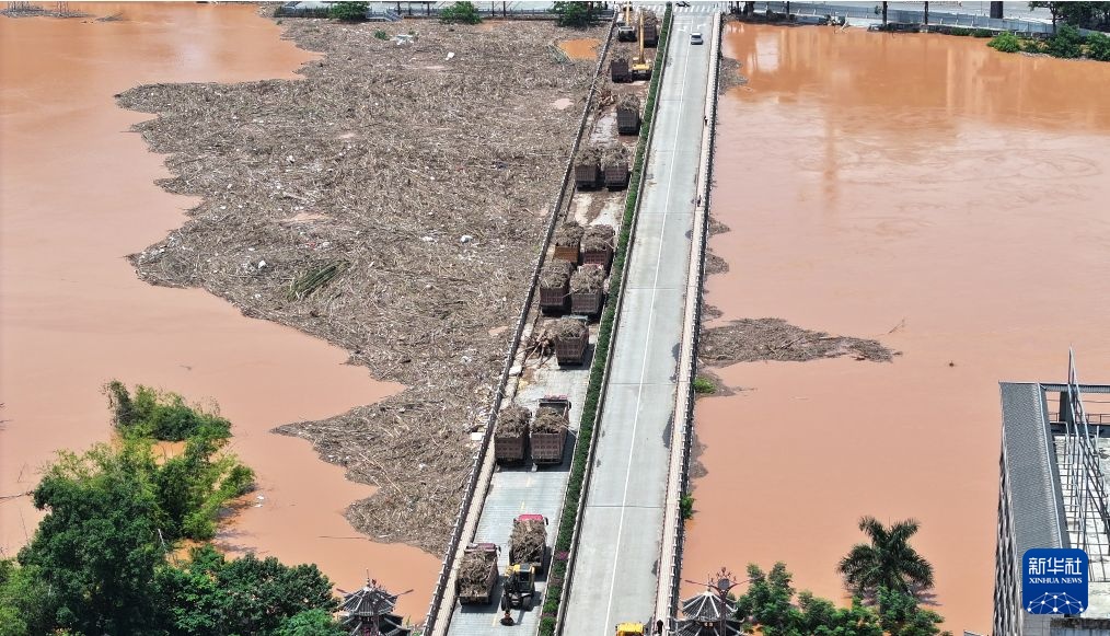 重卡压桥度洪峰 重卡压桥度洪峰