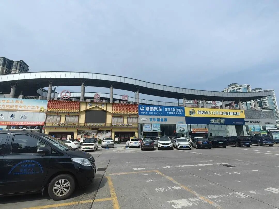 男子候车厅玩手机错过乘车通知,被他人顶替上车,车站退费50%,男子不服;最新回应→ 男子候车厅玩手机错过乘车通知,被他人顶替上车,车站退费50%,男子不服;最新回应→