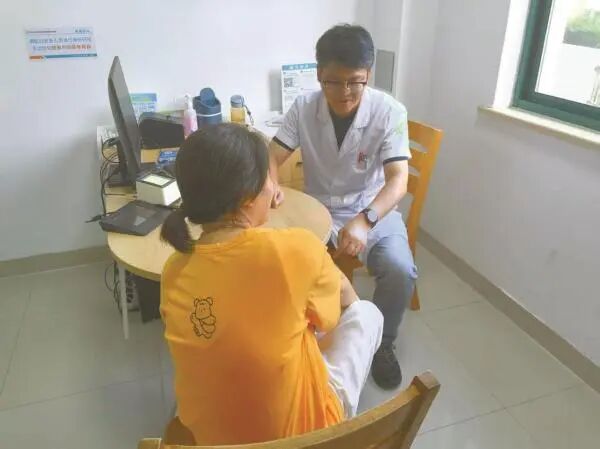 双腿像有无数虫子在爬？当心“不宁腿综合征”