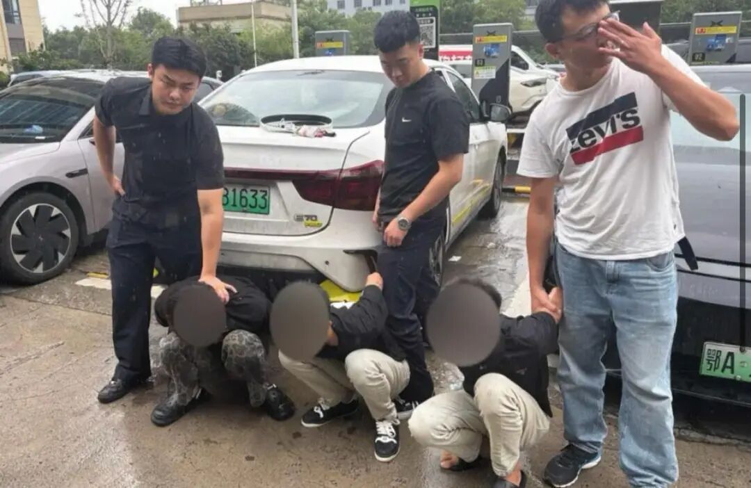 一企业几十台空调外机不翼而飞,3名犯罪嫌疑人被警方抓获,因涉嫌盗窃罪已被刑事拘留 一企业几十台空调外机不翼而飞,3名犯罪嫌疑人被警方抓获,因涉嫌盗窃罪已被刑事拘留