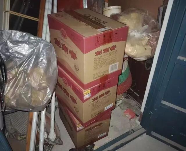 聊城一男子潜入小区偷酒，民警连夜破案全数追回