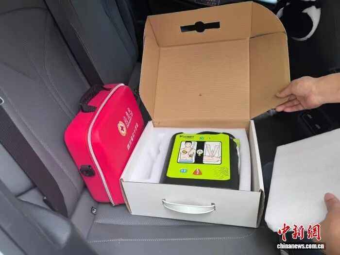 后备厢里的急救包：成都出租车司机多了一门“救命技能”