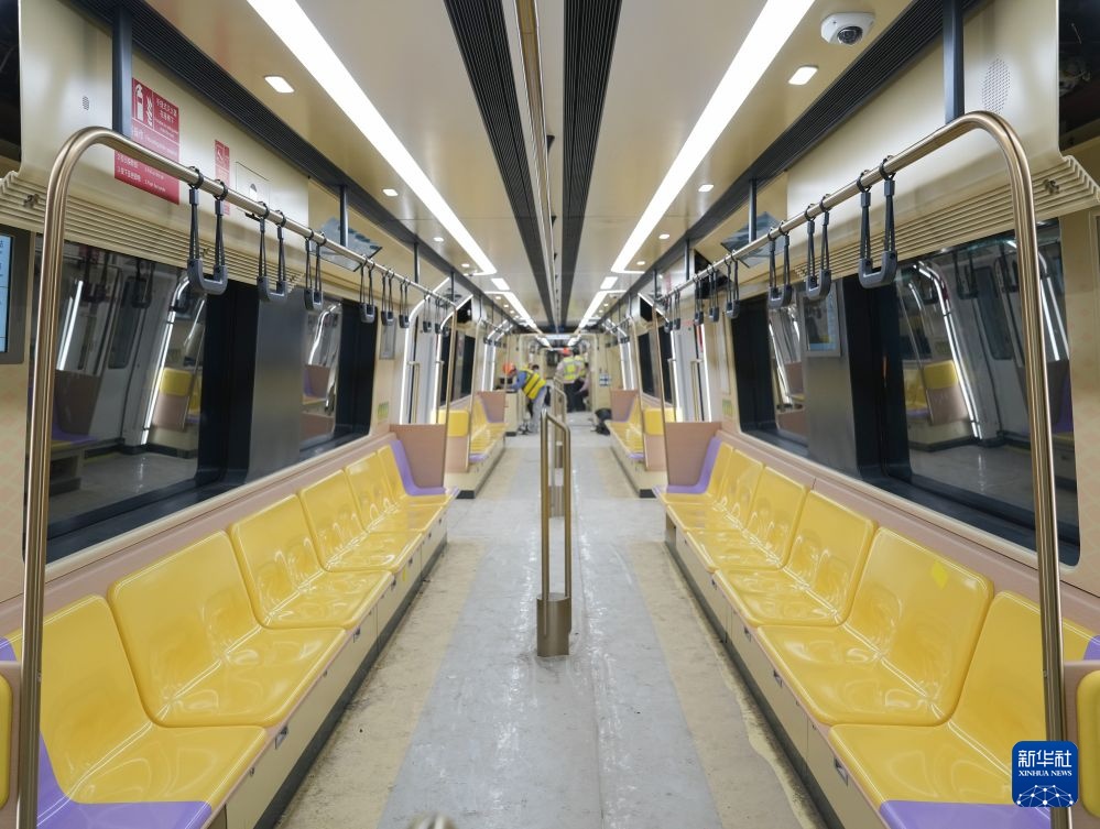 探访上海首条跨长江轨道交通线路