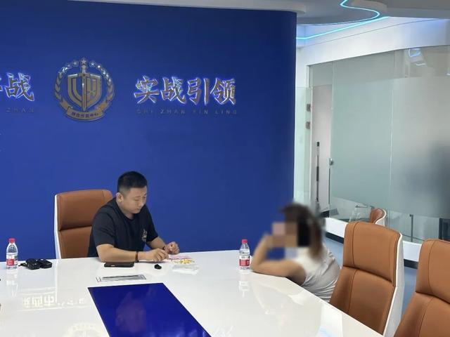 青岛女子为“军官男友”买金投资，警方紧急拦截102克黄金