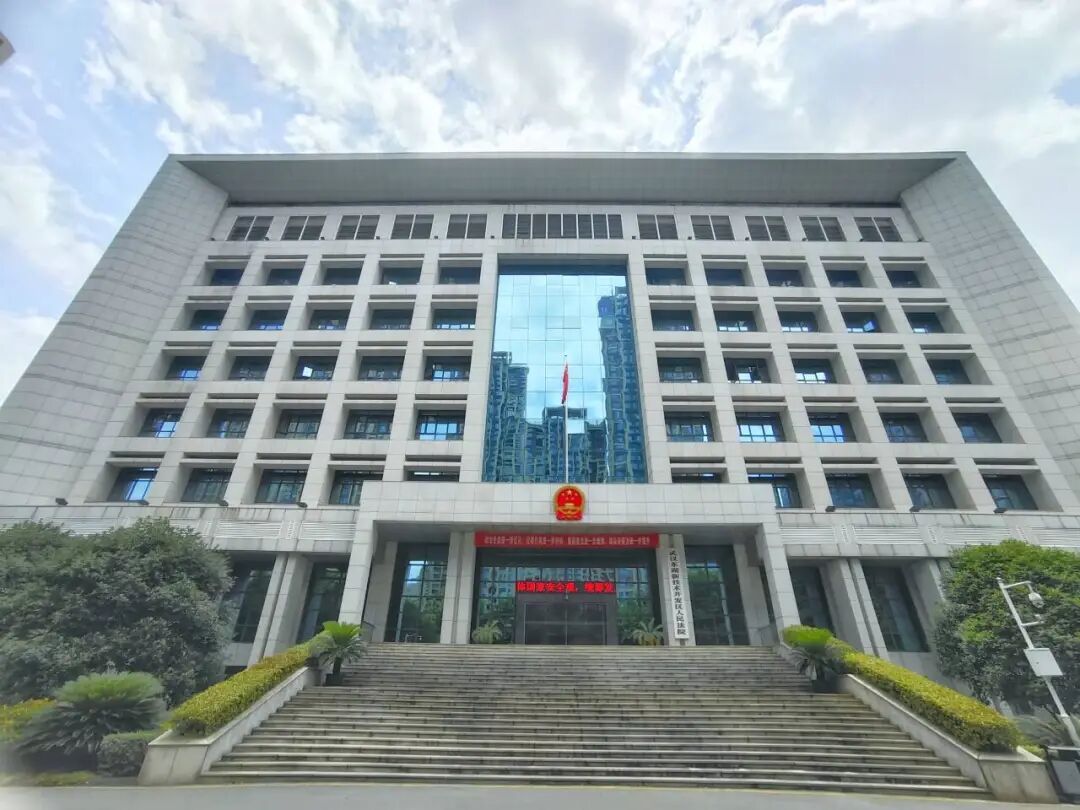 男子12年前丢身份证，被当了公司监事10年却一无所知，如今30万年薪泡汤，法院判了