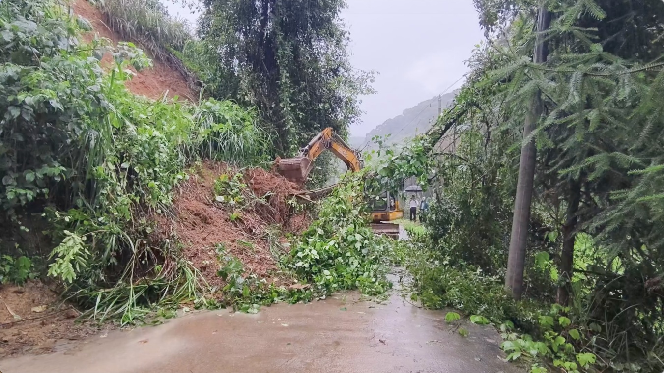 江西赣州:短时强降雨引发险情 多方紧急抢险 江西赣州:短时强降雨引发险情 多方紧急抢险
