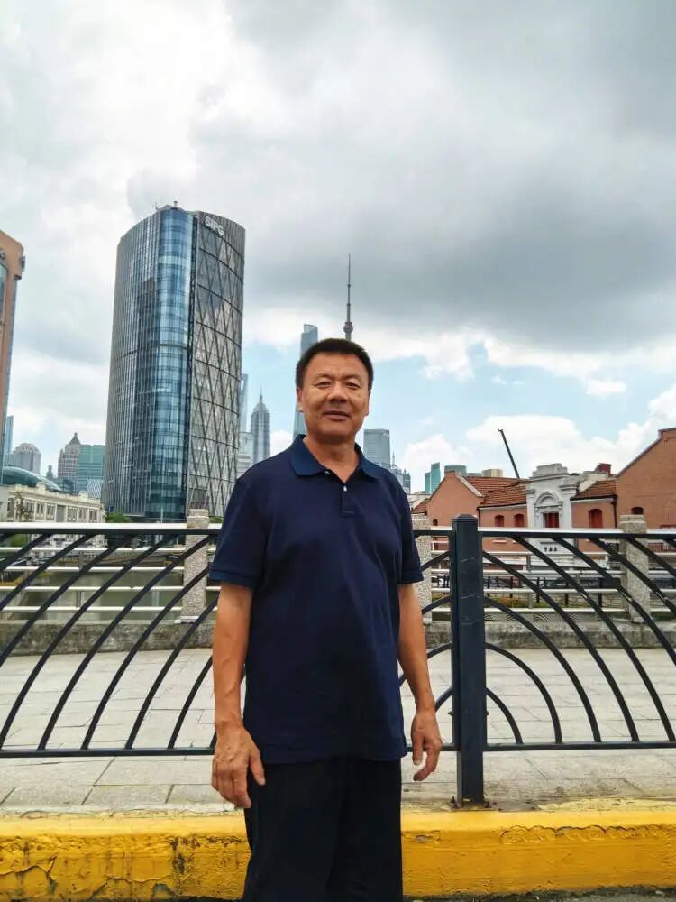 “我一个小时只送5单了！”王计兵获奖后说，最想回归安静生活，继续送外卖，继续写作