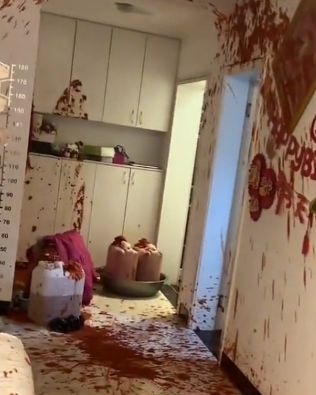 自制糟辣椒突发爆炸,凌晨4点全家被巨响惊醒:家里红辣汁四溅,满屋狼藉 自制糟辣椒突发爆炸,凌晨4点全家被巨响惊醒:家里红辣汁四溅,满屋狼藉