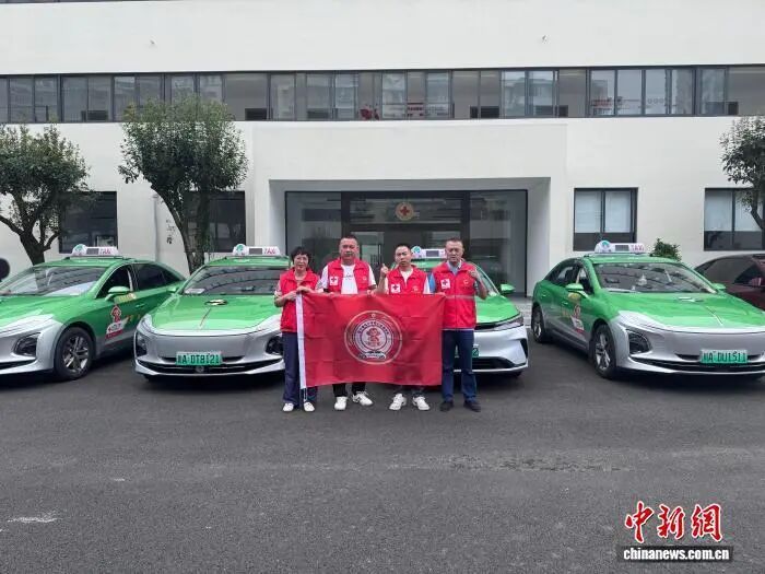 后备厢里的急救包：成都出租车司机多了一门“救命技能”