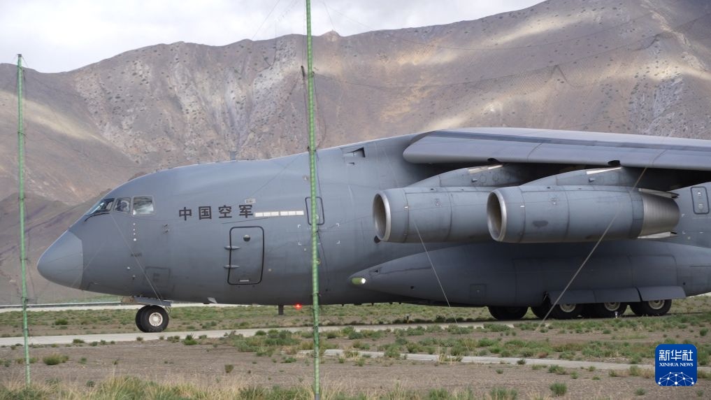 西部战区空军运-20抵达西藏某高原机场
