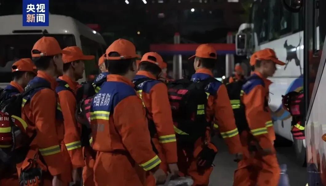 中国救援队111名消防救援指战员赴西藏吉隆灾害现场增援 中国救援队111名消防救援指战员赴西藏吉隆灾害现场增援