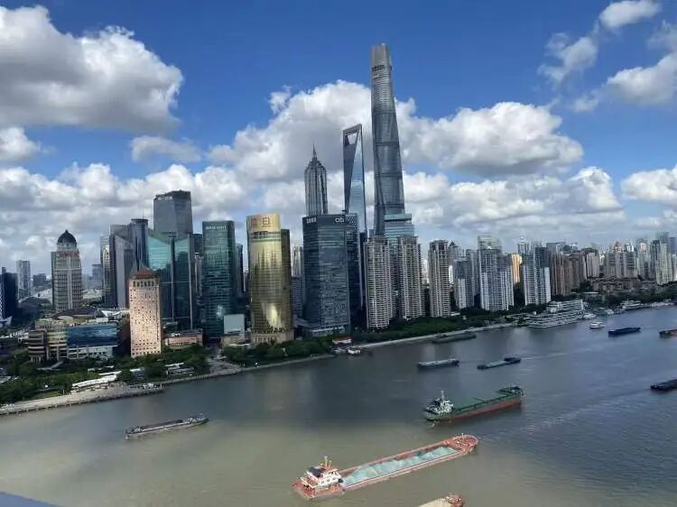 全网刷屏!数万人在上海街头守候这一刻!背后藏着怎样的秘密…… 全网刷屏!数万人在上海街头守候这一刻!背后藏着怎样的秘密……