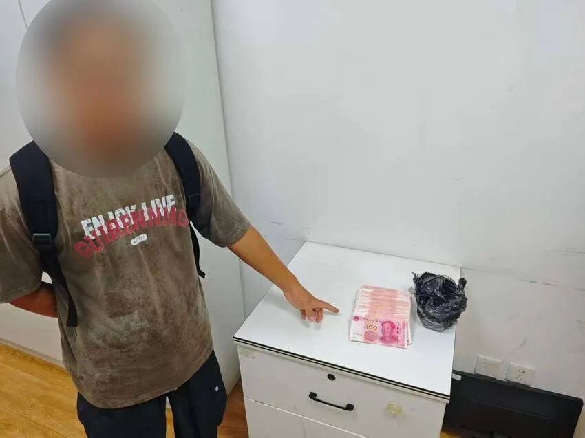 摄像头暗中“望风”，民警将计就计：15分钟后，取钱人落网